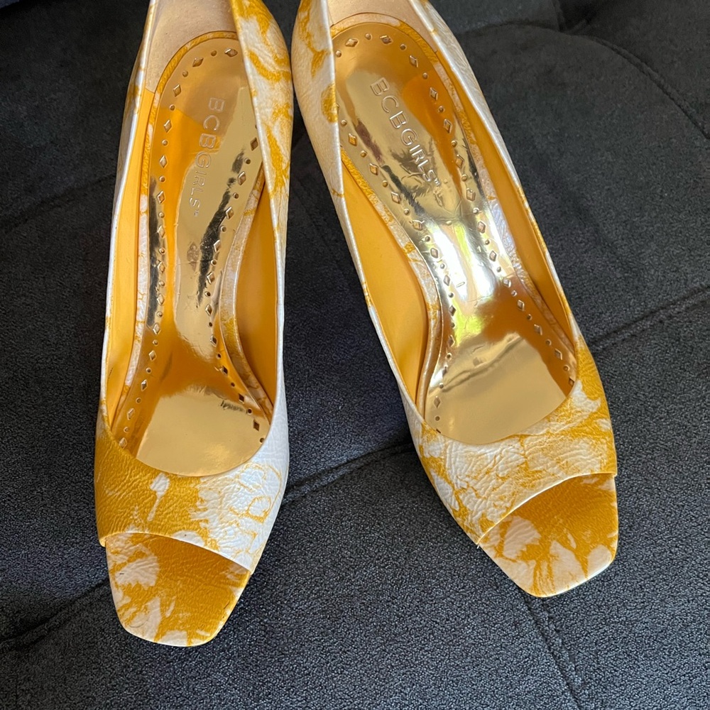 BCBGMaxAzria Yellow and White Patent Leather Heels